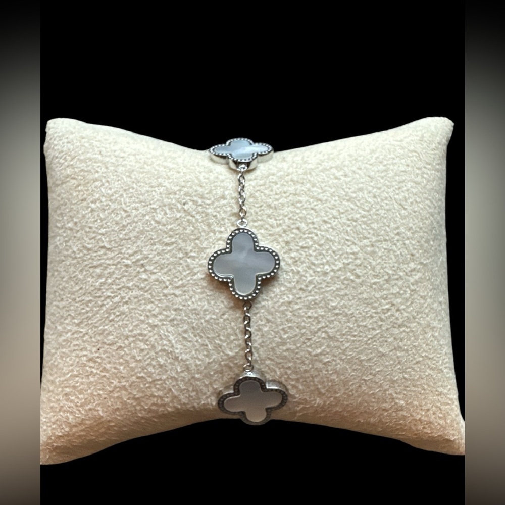 Silver Cloverleaf and Mother of Pearl Bracelet, NEW